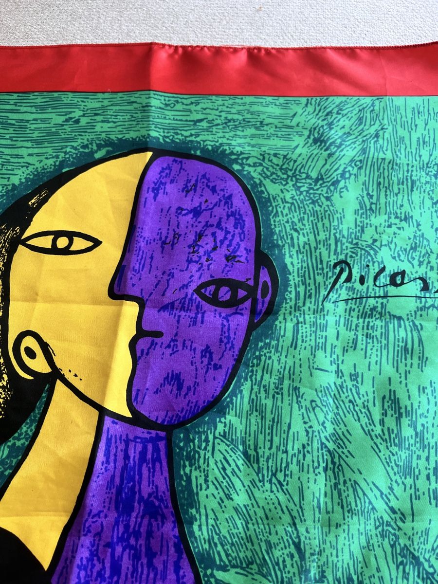 Foulard & Sciarpe: Picasso Portrait Scarf Multicolor Poly Square Good Condition – Usato da Lausanne venduto da Danash 2