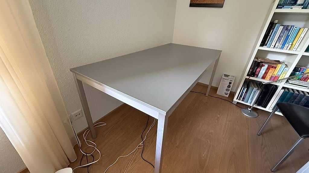 Schreibtische: Bürotisch grau – Gebraucht aus Kriens von tananuschka13 1
