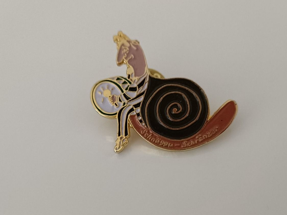 Plaketten & Abzeichen: Pin Schnäggu - Schränzer - Box 5 – Gebraucht aus Köniz von Pinscollect 2