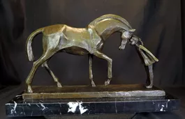 grosse Skulptur, Mädchen mit Pferd, Bronze auf Marmorsockel