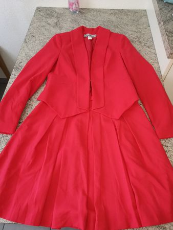 Rotes Kostüm von Ashley Brooke, Grösse 34