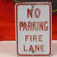 No Parking Fire Lane Verkehrsschild USA