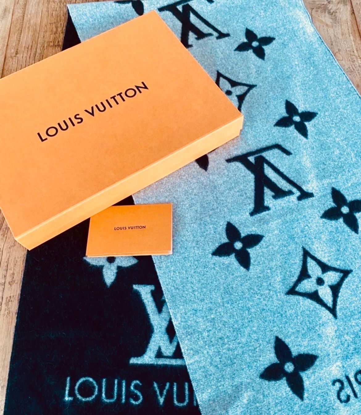 Louis Vuitton Foulard & Sciarpe: Louis Vuitton Schal, Schwarz/Grau – Nuovo e nell'imballaggio originale da Zumikon venduto da nat_96zs