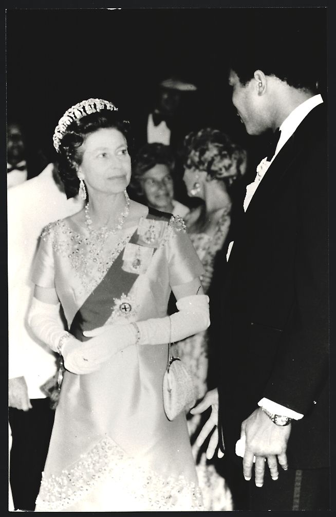 Photos & affiches: Fotografie Boxer Muhammad Ali mit Queen  – D'occasion à Berlin par bartko-reher
