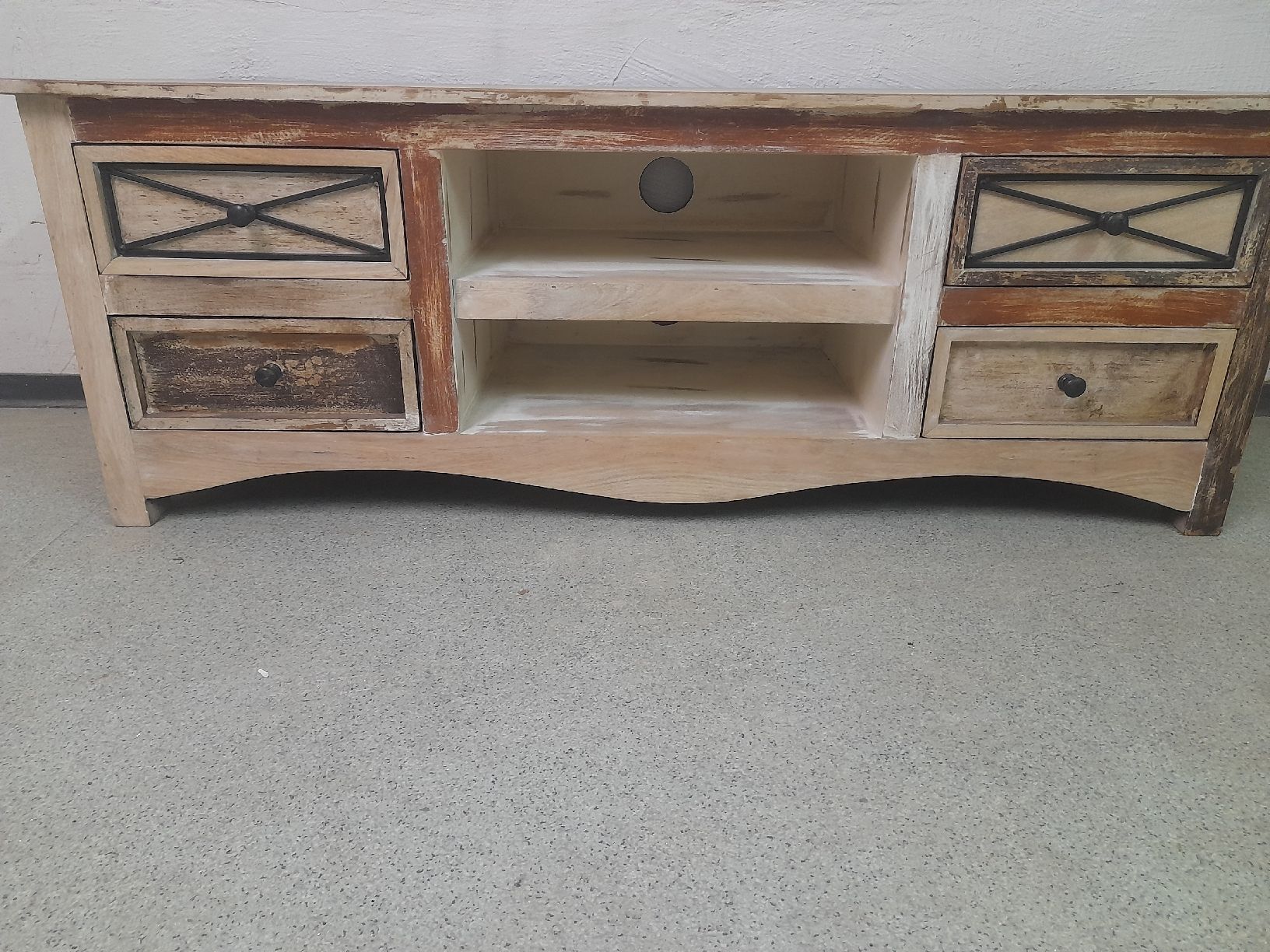 Mobili TV: Tv Board nature(massiv holz) – Usato da Glattbrugg venduto da B_B