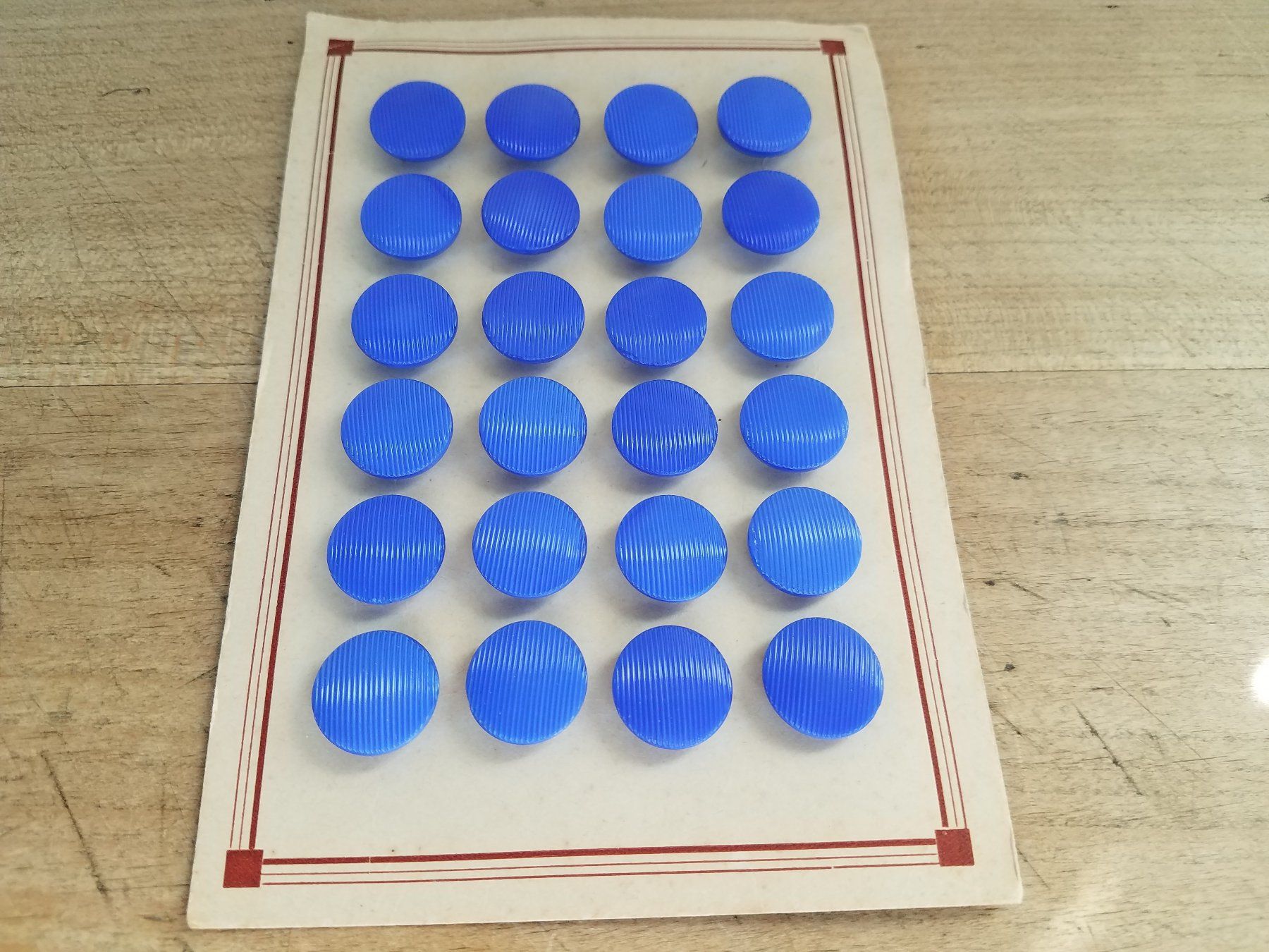 Bottoni: 24 Gablonzer Glasknöpfe Glas Knopf auf Originalkarton – Nuovo e nell'imballaggio originale da Rorschacherberg venduto da Marubium 8