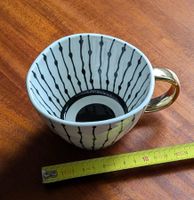 Tasse mit goldenem Henkel schwarz-weisse Streifen neu