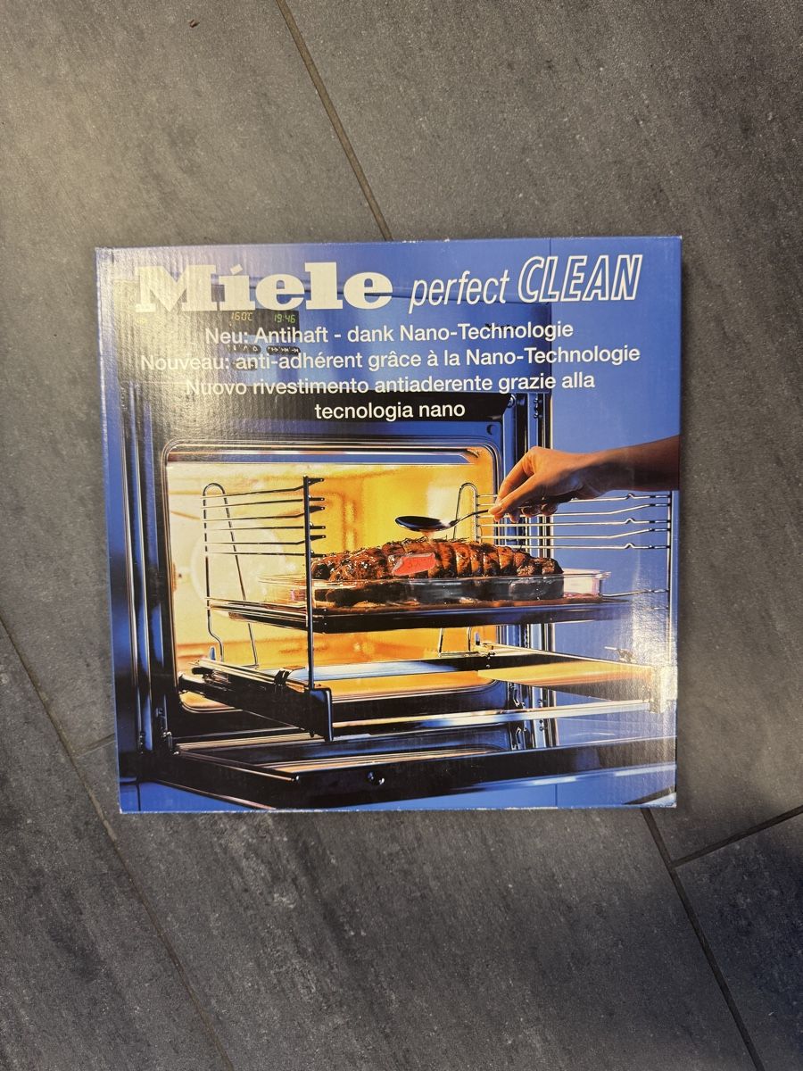 Teglie da forno: Miele Backofenblech PerfectClean - neu, originalverpackt  – Nuovo e nell'imballaggio originale da Affeltrangen venduto da Fuelli03