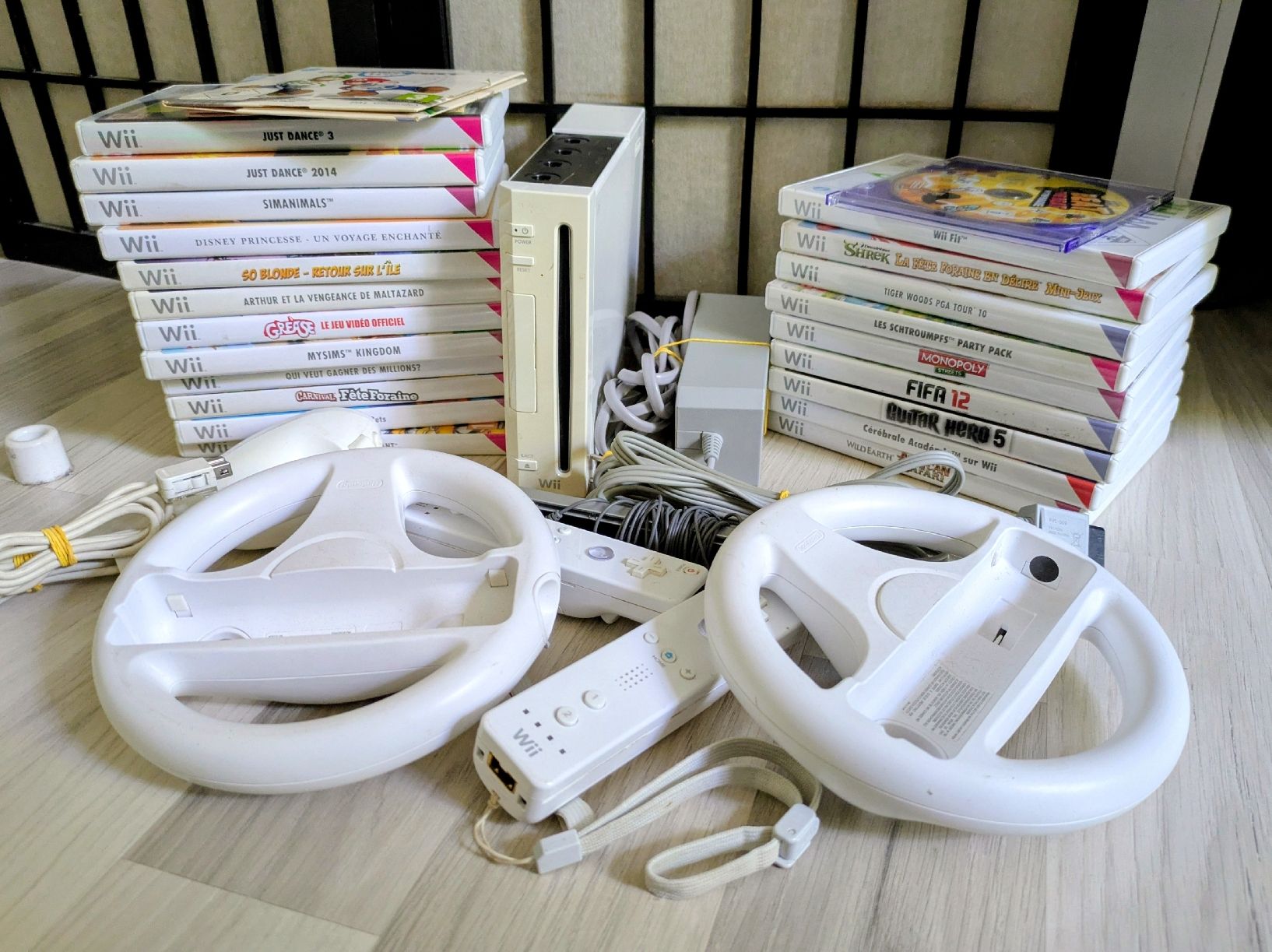 Nintendo Console: Wii + 24 jeux + accessoires.  – Usato da Châtonnaye venduto da Enjie