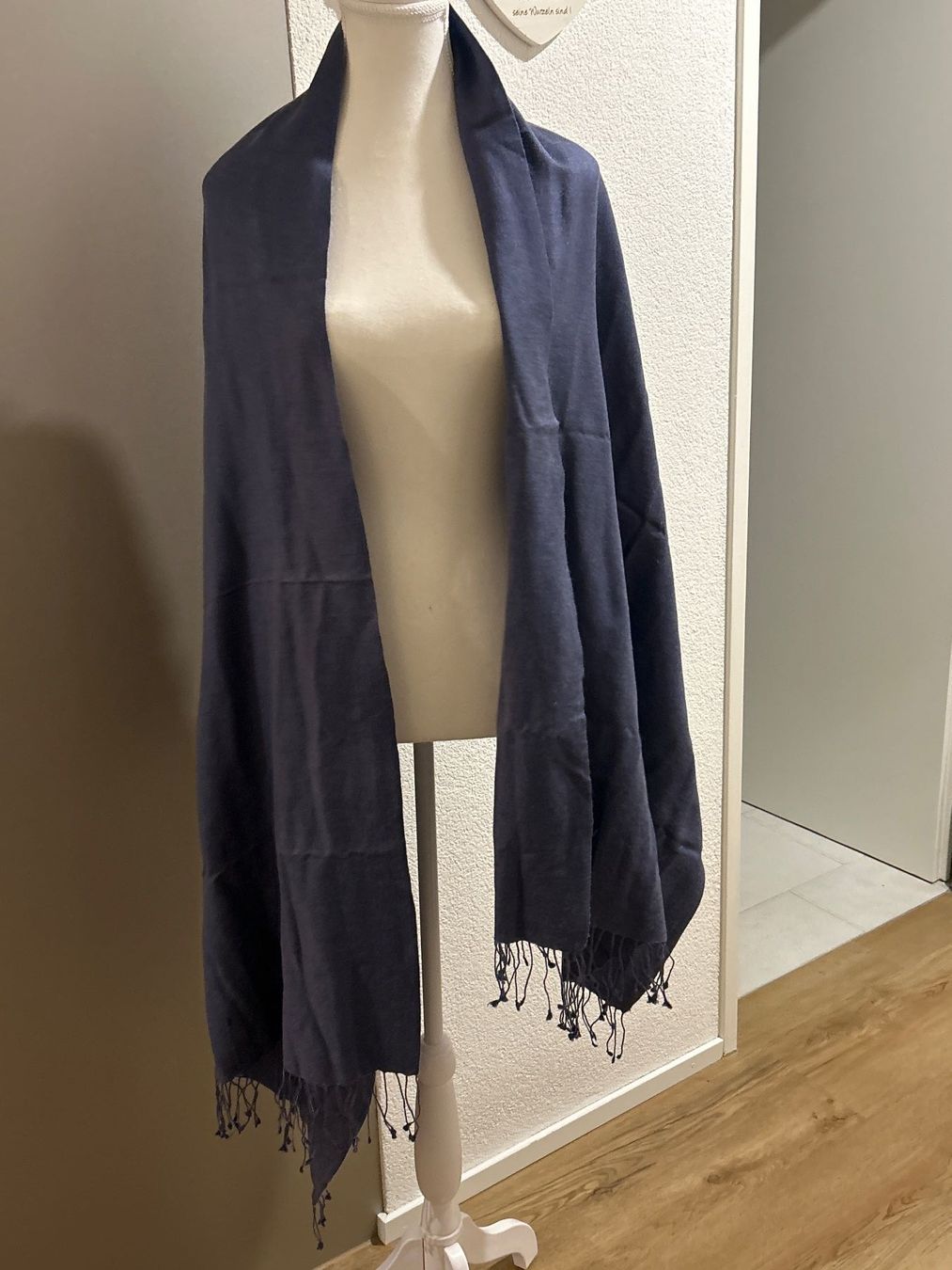 Foulard & Sciarpe: Schal mit Fransen dunkelgrau  204/69 – Usato da Brunnen venduto da Nala2929 2