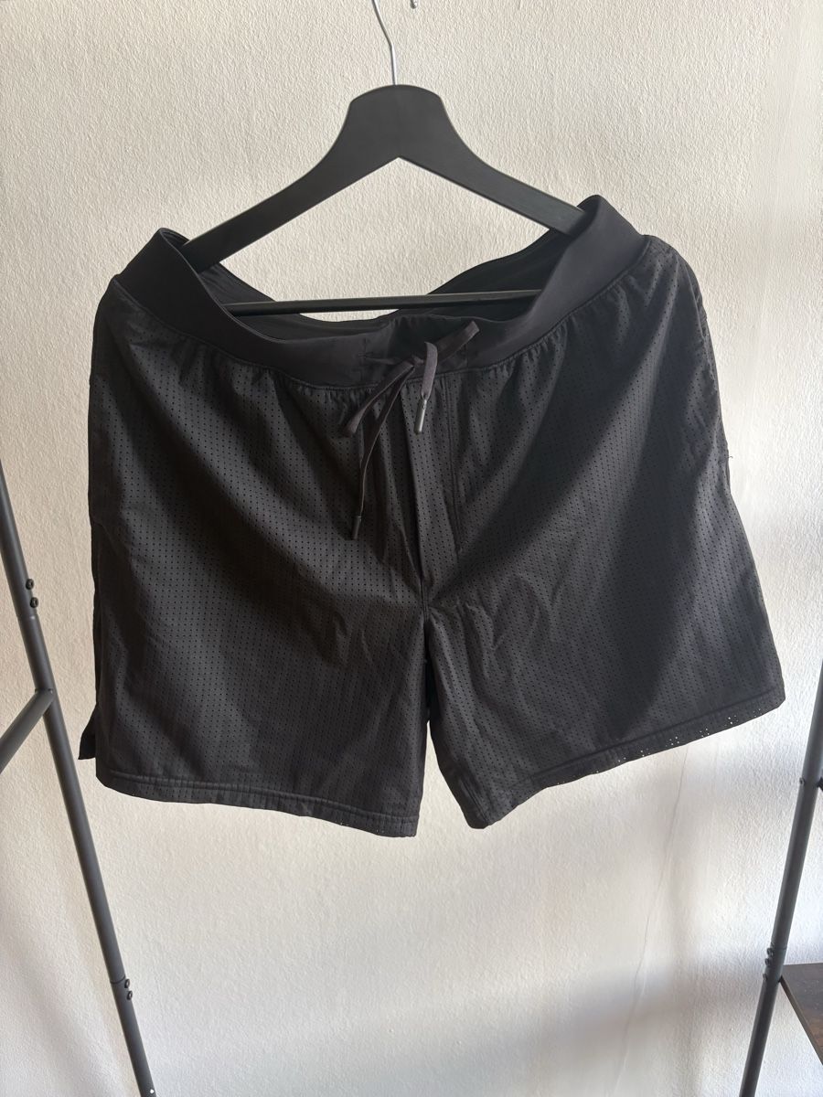 Lululemon Pantalons: Lululemon Shorts M – D'occasion à Basel par froehlicherVagabund