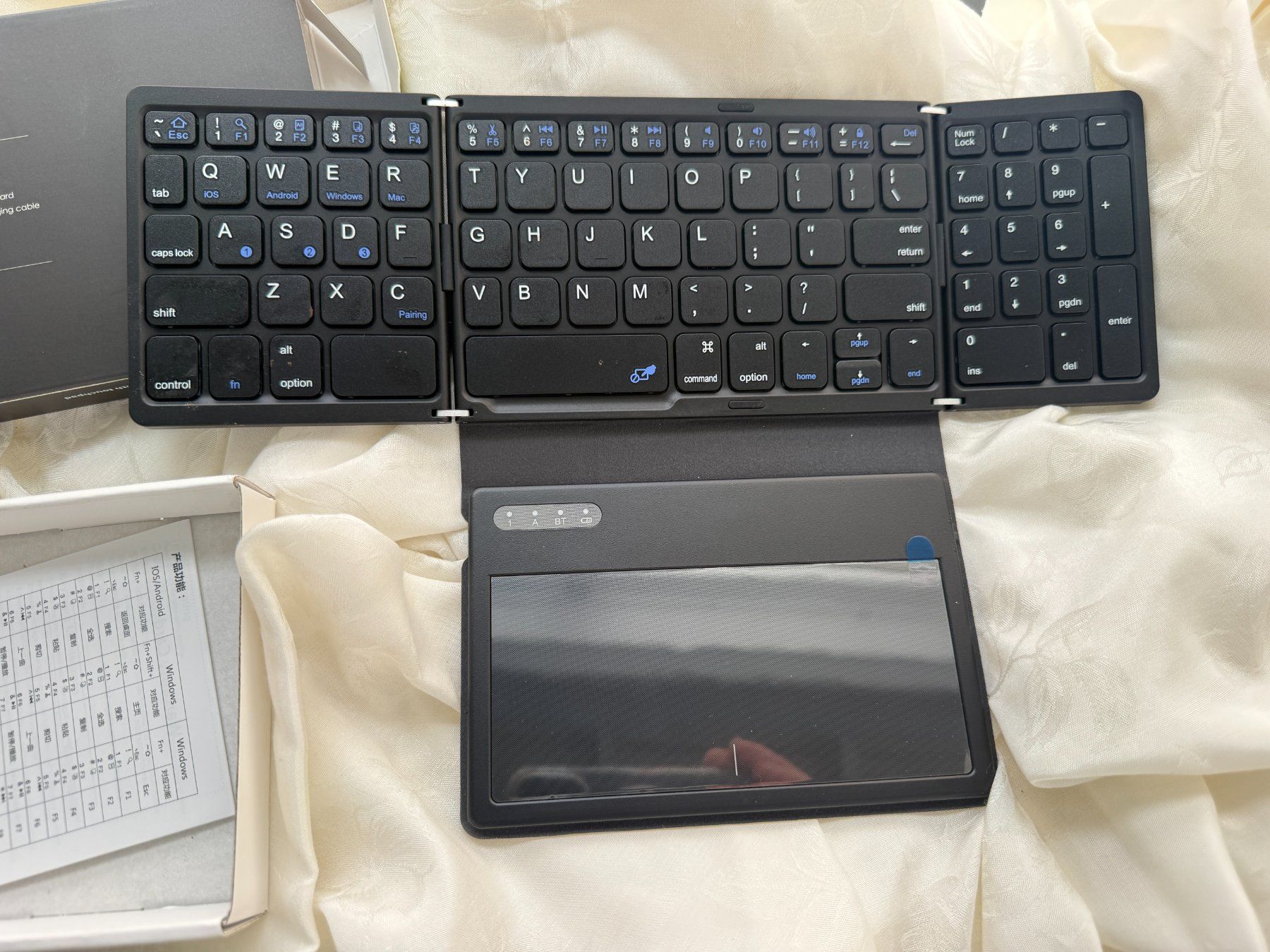 Claviers: Faltbare Bluetooth-Tastatur mit Touchpad – Neuf avec emballage d'origine à Vacallo par cri_229f 2
