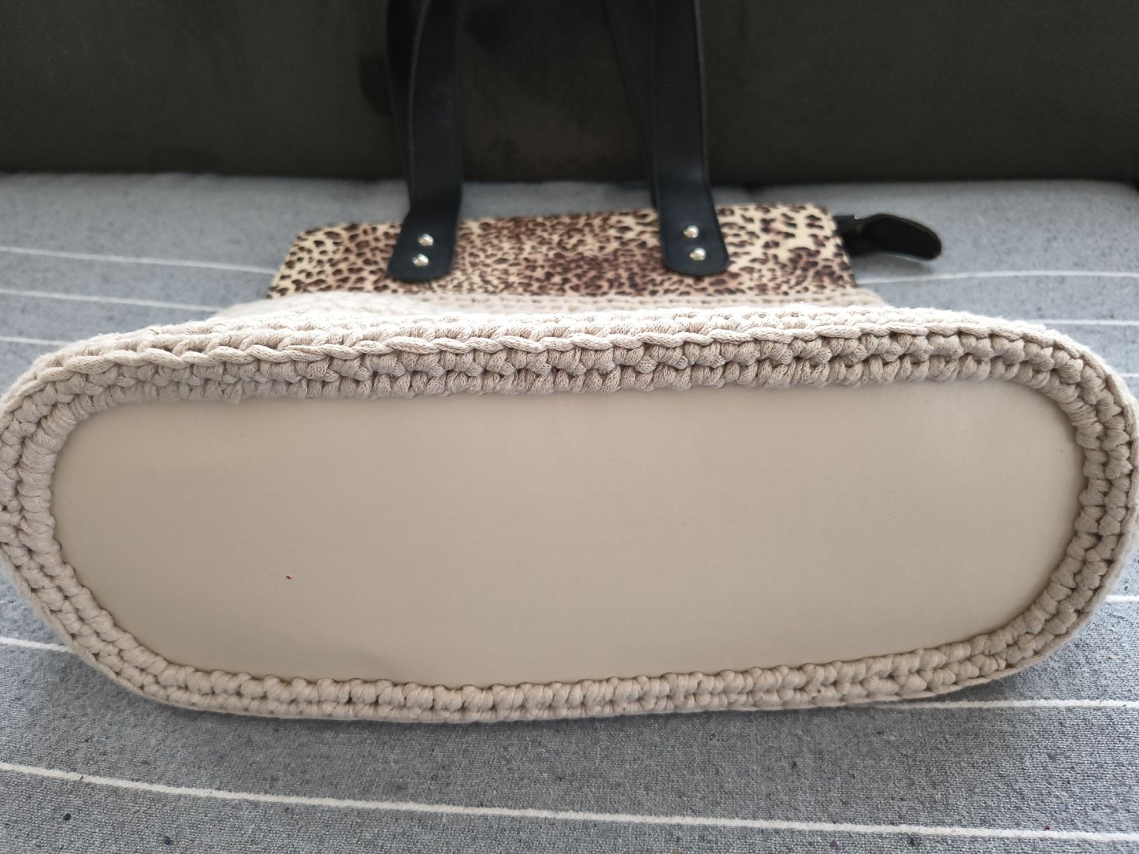 Borse da donna: Tasche, gestrickte mit Leopardenmuster – Nuovo (secondo la descrizione) da Winterthur venduto da donramimar 4