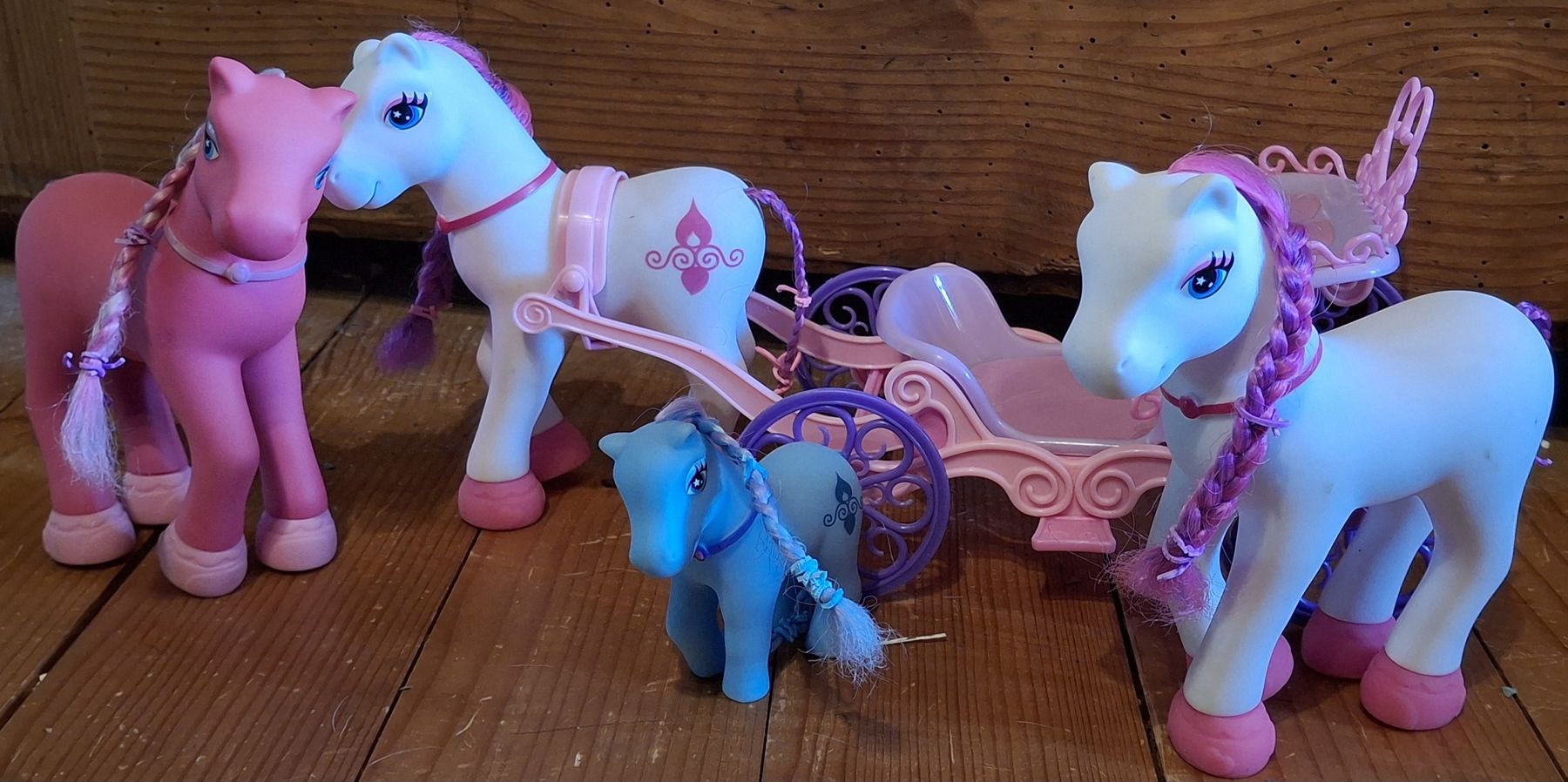 Jouets: Simba Pferde Set, 4 Pferde mit 1 Kutsche – D'occasion à Dussnang par novi02