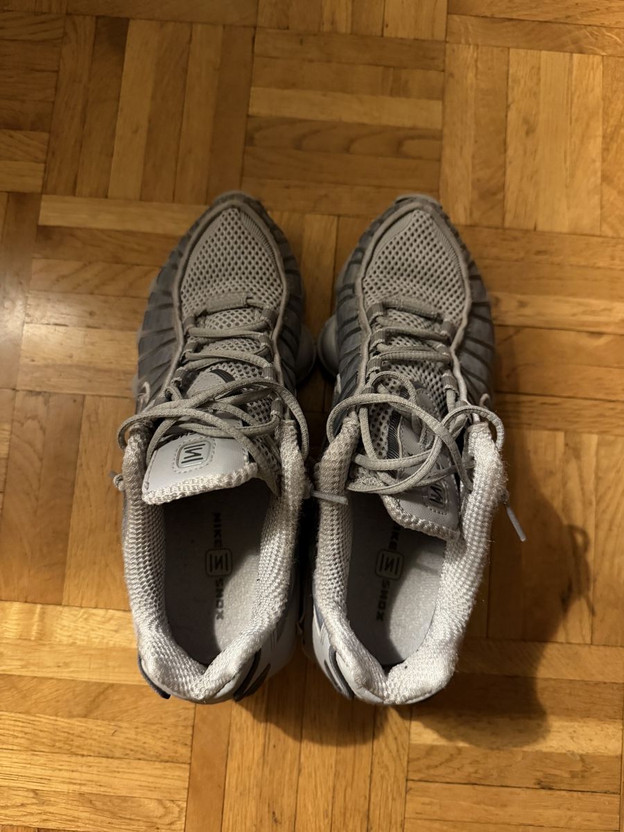 Nike Scarpe da uomo: Nike Shox in grey – Usato da Genève venduto da bri_cf58 1
