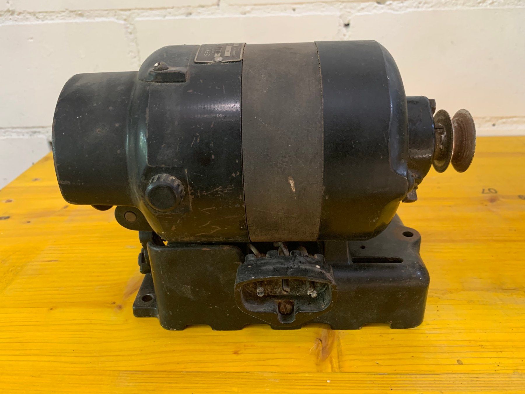 Motori: Alter Sewing Wechselstrom Elektromotor 220 Volt – Usato da Wallisellen venduto da zappenduster 3