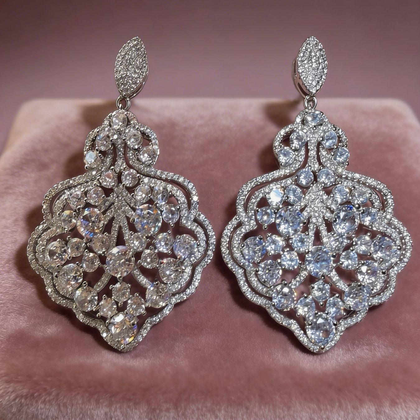 Orecchini pendenti & Orecchini a lobo: Boucles d'oreilles Princesse – Nuovo e nell'imballaggio originale da St-Maurice venduto da Sandrinette123