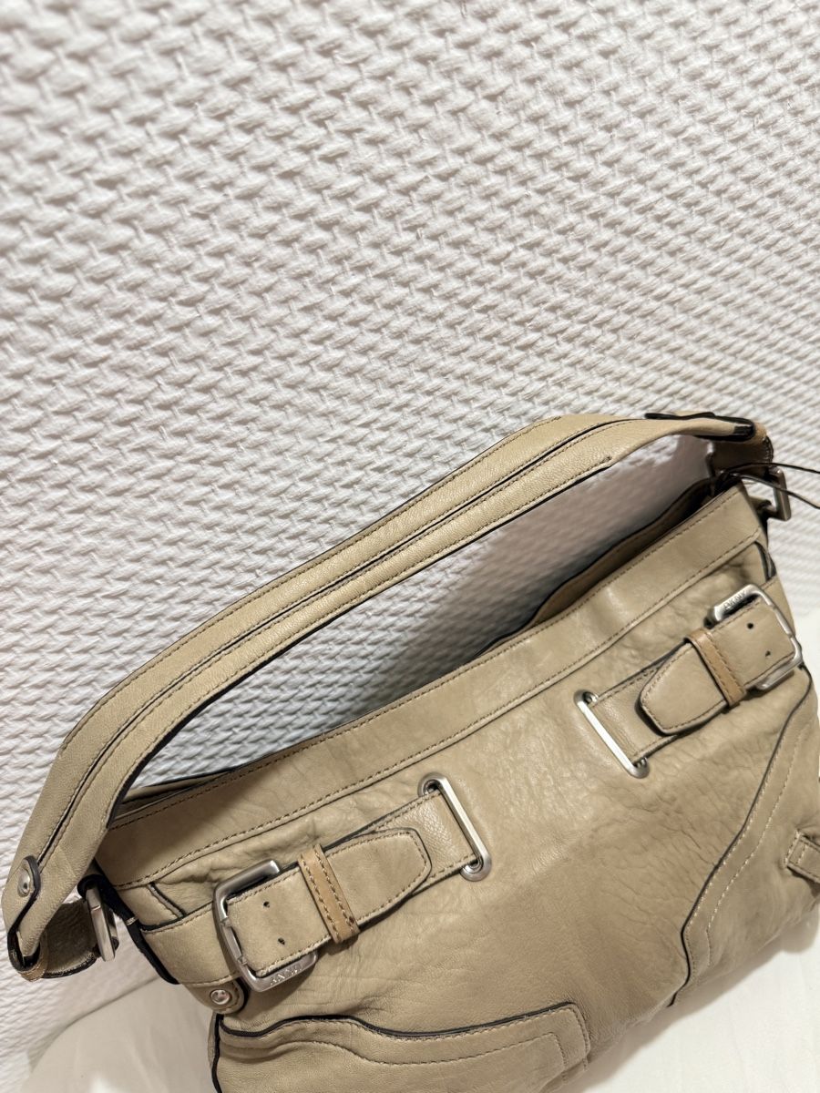 DKNY Sacs femmes: DKNY Leather One Strap Shoulder Bag y2k – D'occasion à Geneve par DarlingVintage 7
