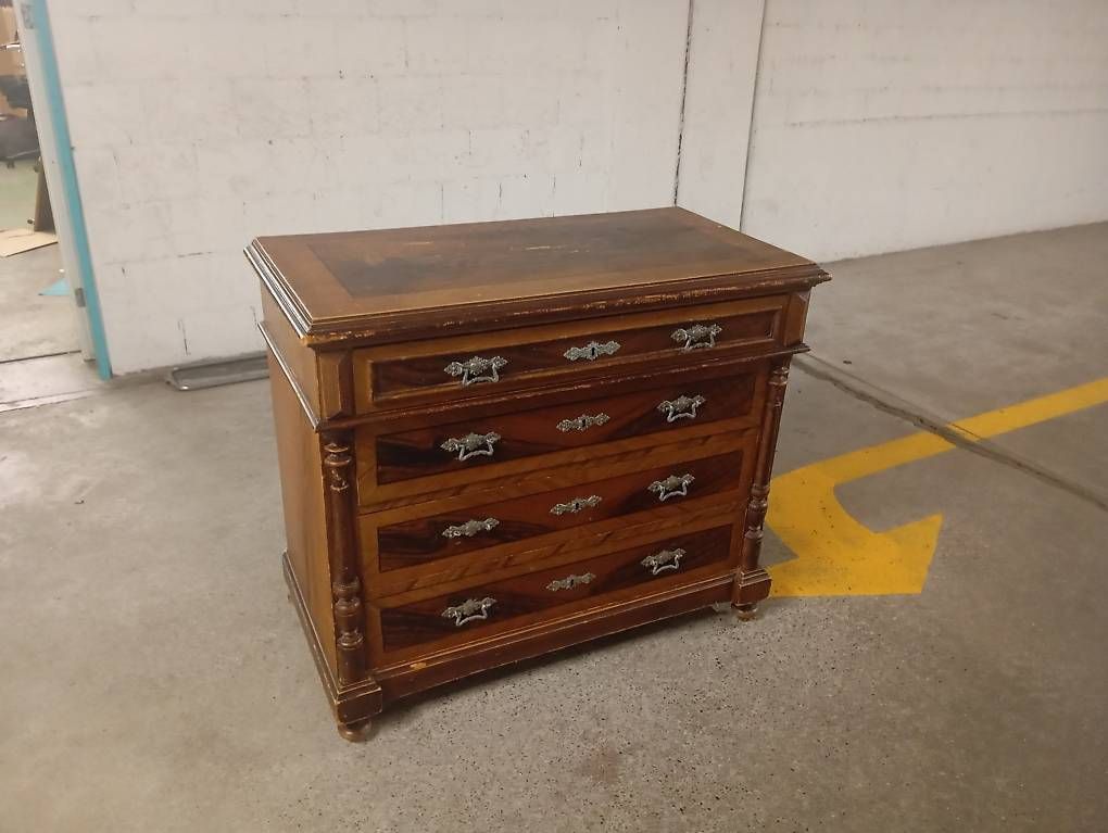 Cassettiere: Holz Kommode mit Schubladen – Usato da Basel venduto da Petergunn