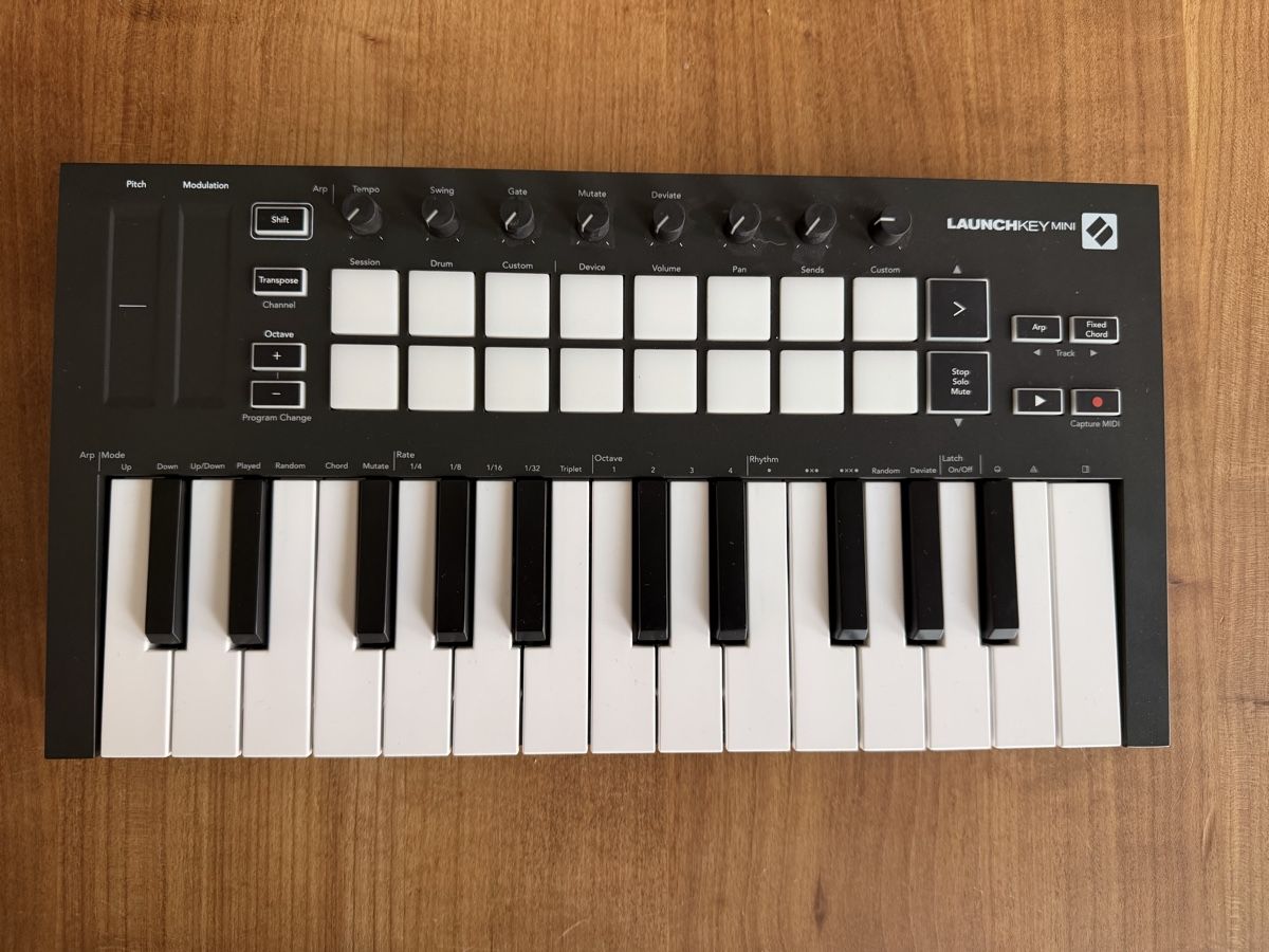 Novation Strumenti musicali: Novation Launchkey Mini MK3 Midi Keyboard – Usato da Bern venduto da ITJO1