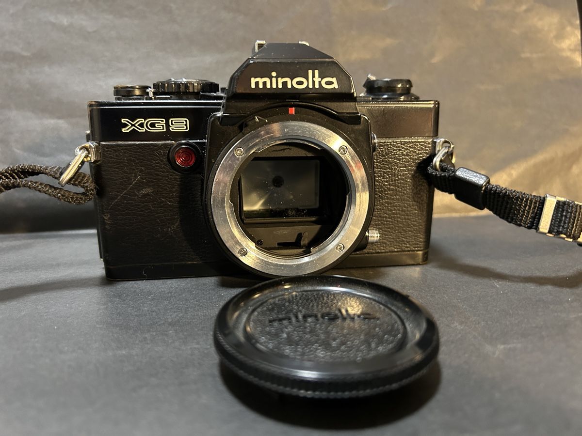 Minolta Fotocamera: Minolta XG 9 mit Databack – Usato da Basel venduto da Schtreuner