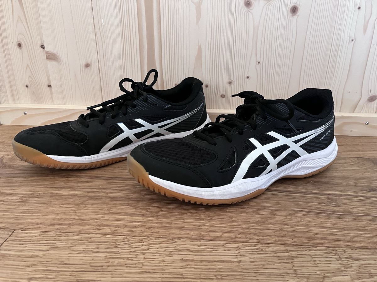 Asics Scarpe da uomo: Asics Hallenturnschuhe Gr 42.5 – Usato da Russikon venduto da sparklingvision