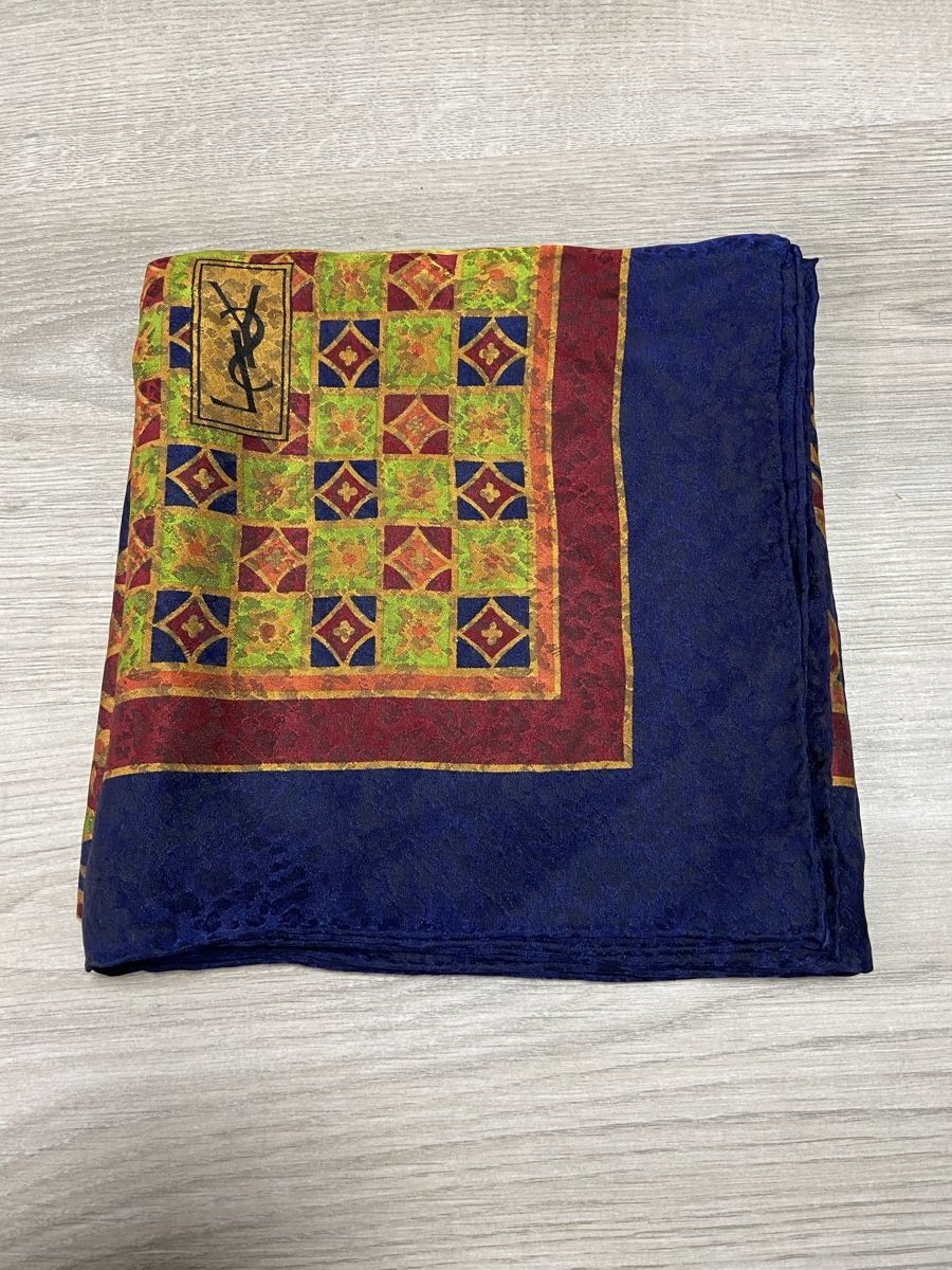Saint Laurent Foulards, Tücher & Schals: Foulard Yves saint Laurent – Gebraucht aus Montreux von Perledor