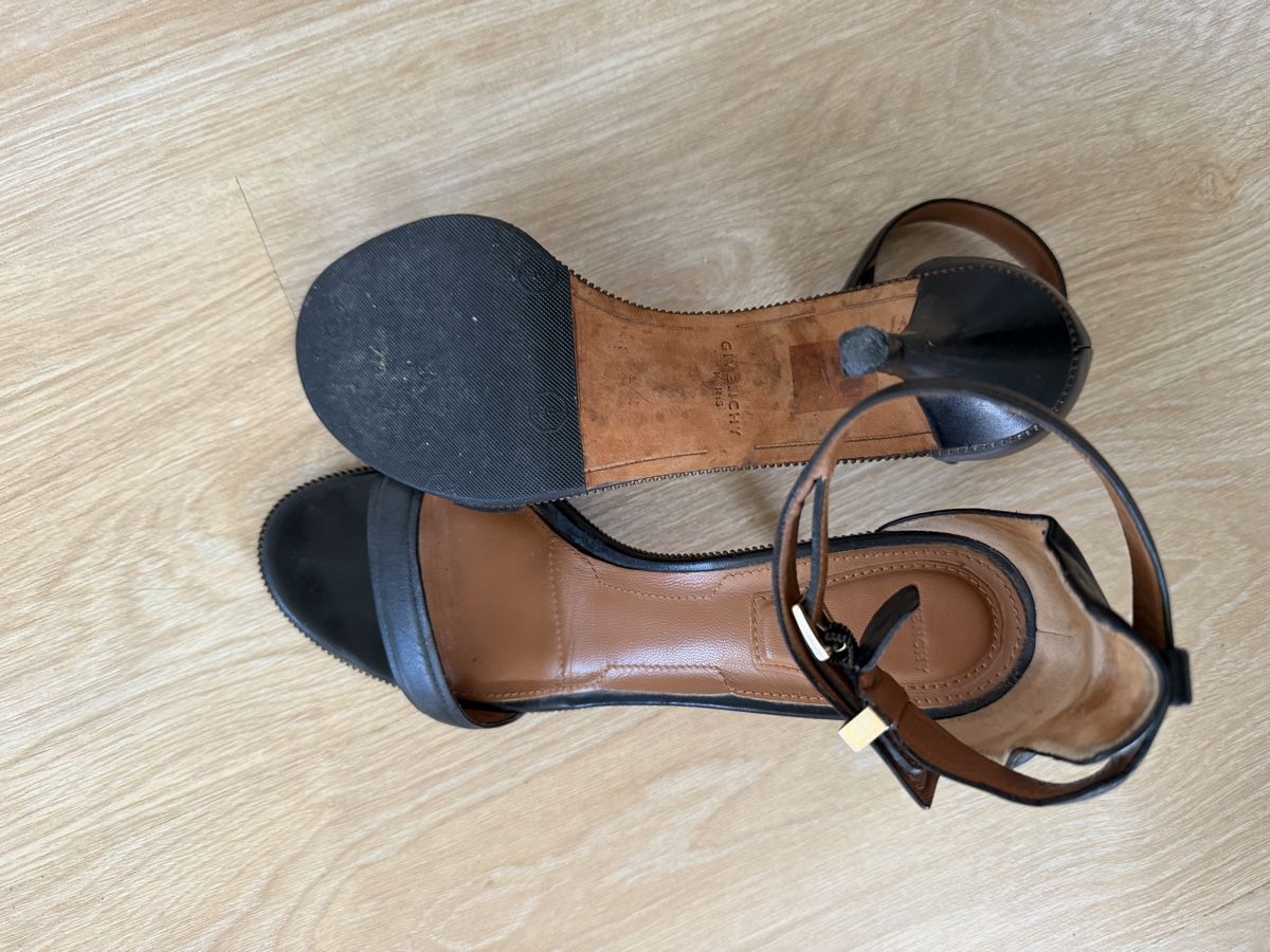Givenchy Scarpe da donna: Givenchy Black zipper trim Sandals – Usato da Founex venduto da tin_5wwq 3