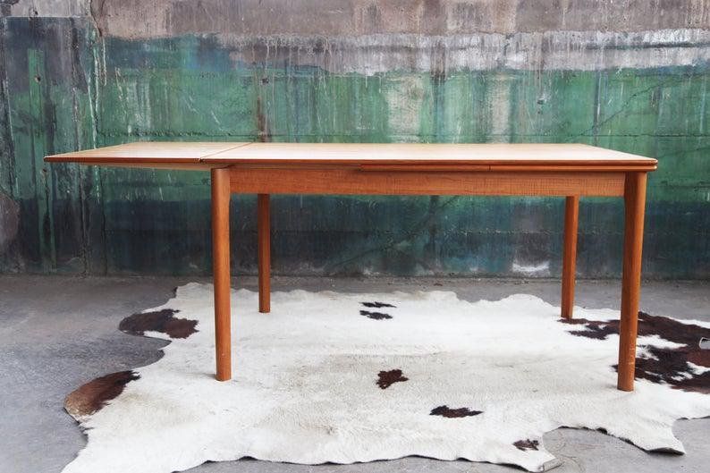 Grosser Dänischer Mid Century Modern Teak Tisch, ausziehbar Kaufen