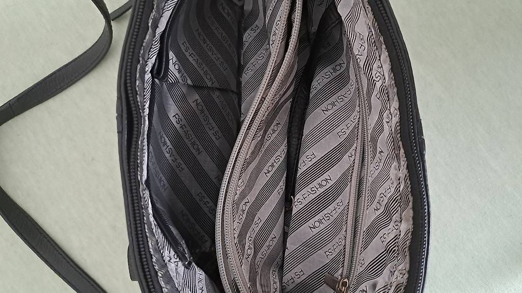 Borse da donna: Leder-Handtasche schwarz – Usato da Uetikon am See venduto da graziella82 2