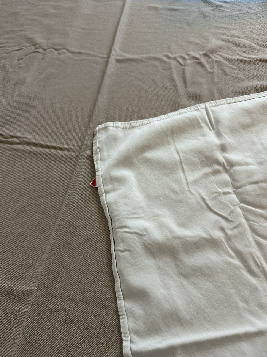Coperte: Decke SWISS Design 140x200cm  – Usato da Zürich venduto da Jibbmaszatim 1