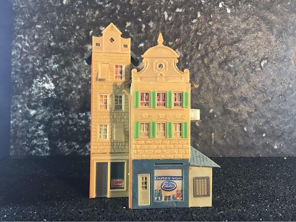 Kit di modellismo & Modellini statici: MODELL GEBÄUDEHAUS – Usato da Männedorf venduto da Spezial-Modelle
