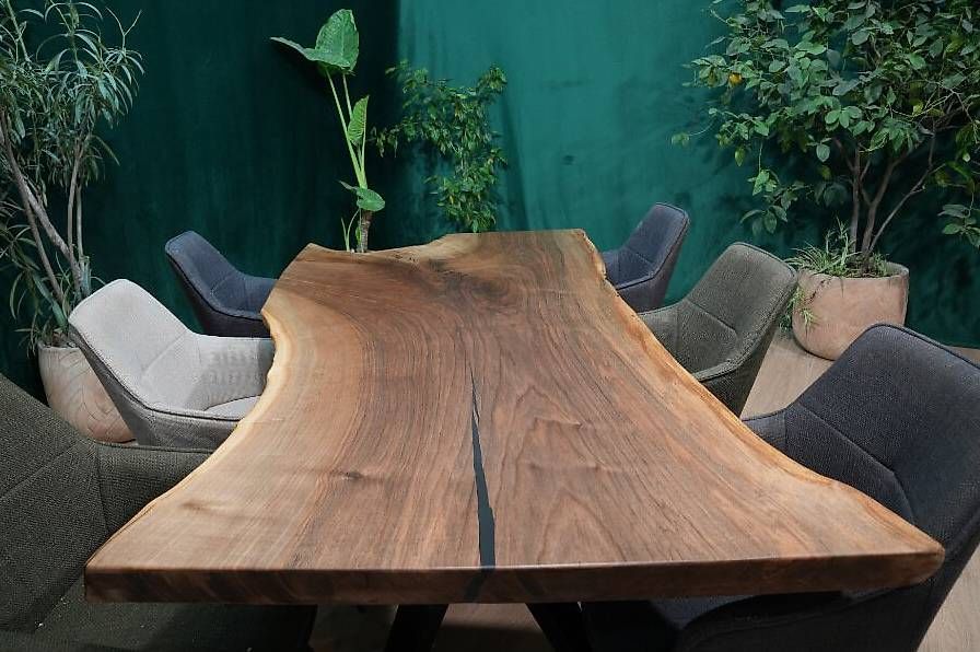 Articoli in legno: Nussbaum Baumscheibentisch aus einem Stück – Usato da Walchwil venduto da Swissdesign_Haag 4