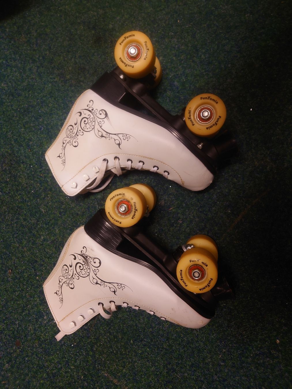 Pattini in linea & Pattini a rotelle: Rollschuhe, weiss, Gr. 36 - Rollendisco-Feeling!  – Usato da Wettingen venduto da l_i500 2