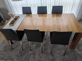 Hochwertiger Nussbaum Tisch (ausziehbar) zu verkaufen