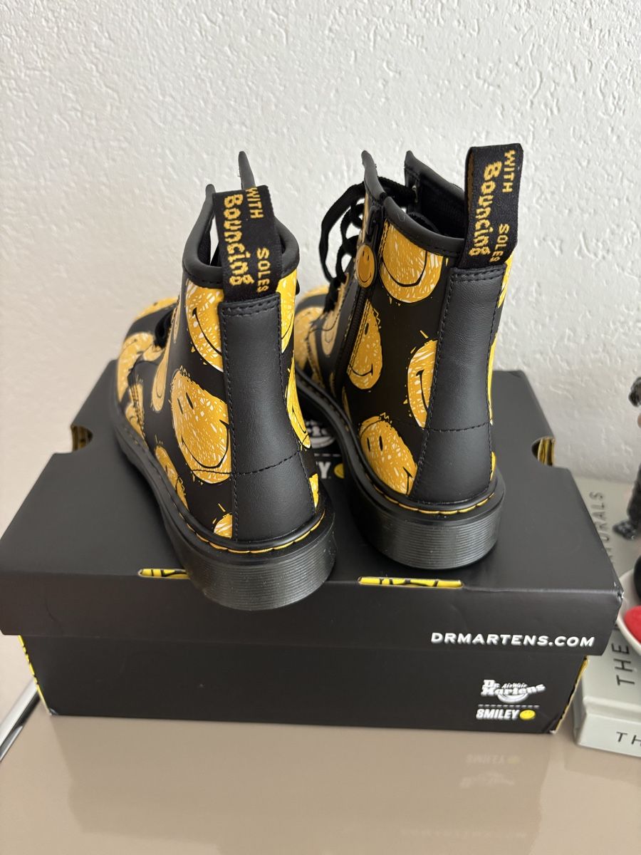 Dr. Martens Scarpe da uomo: Dr.Martens x Smiley Boots Grösse 36 – Nuovo e nell'imballaggio originale da Boniswil venduto da Biancaneve91 1