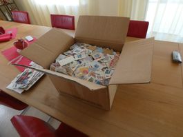 Karton mit CH-Marken + Sonderblöcken auf Papier ca. 5.5 Kg