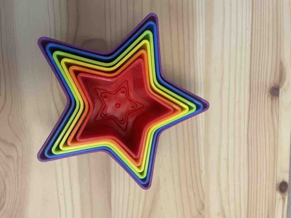 Spielzeuge: Stapelsterne Regenbogenfarben - NEU – Neu (gemäss Beschreibung) aus Wetzikon ZH von cyb_7y78 1