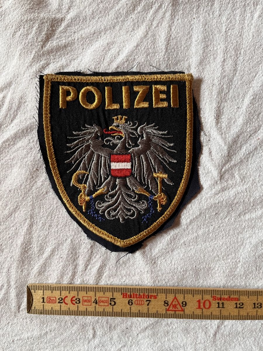 Placchette & Badge: Abzeichen Polizei Österreich – Usato da Maienfeld venduto da DivicoHelveticus