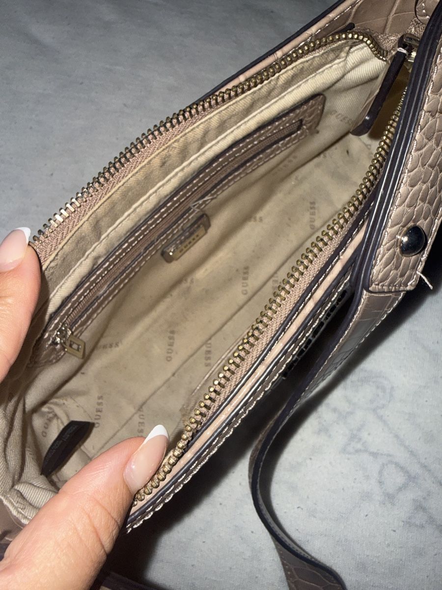 Guess Taschen für Damen: Guess Kroko-Optik Handtasche – Gebraucht aus Zürich von Koller.S 2