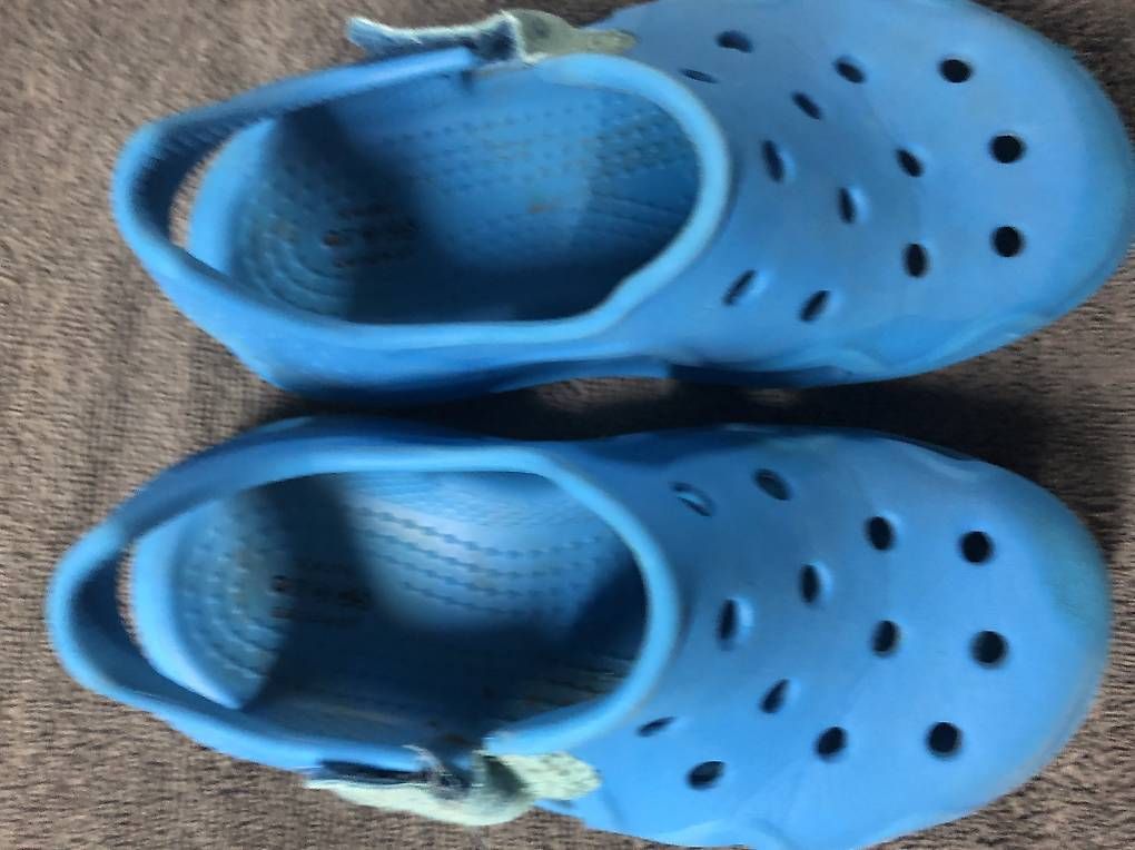 Crocs Scarpe da uomo: Crocs Sandalen 27-28 – Usato da Regensdorf venduto da Piritatti