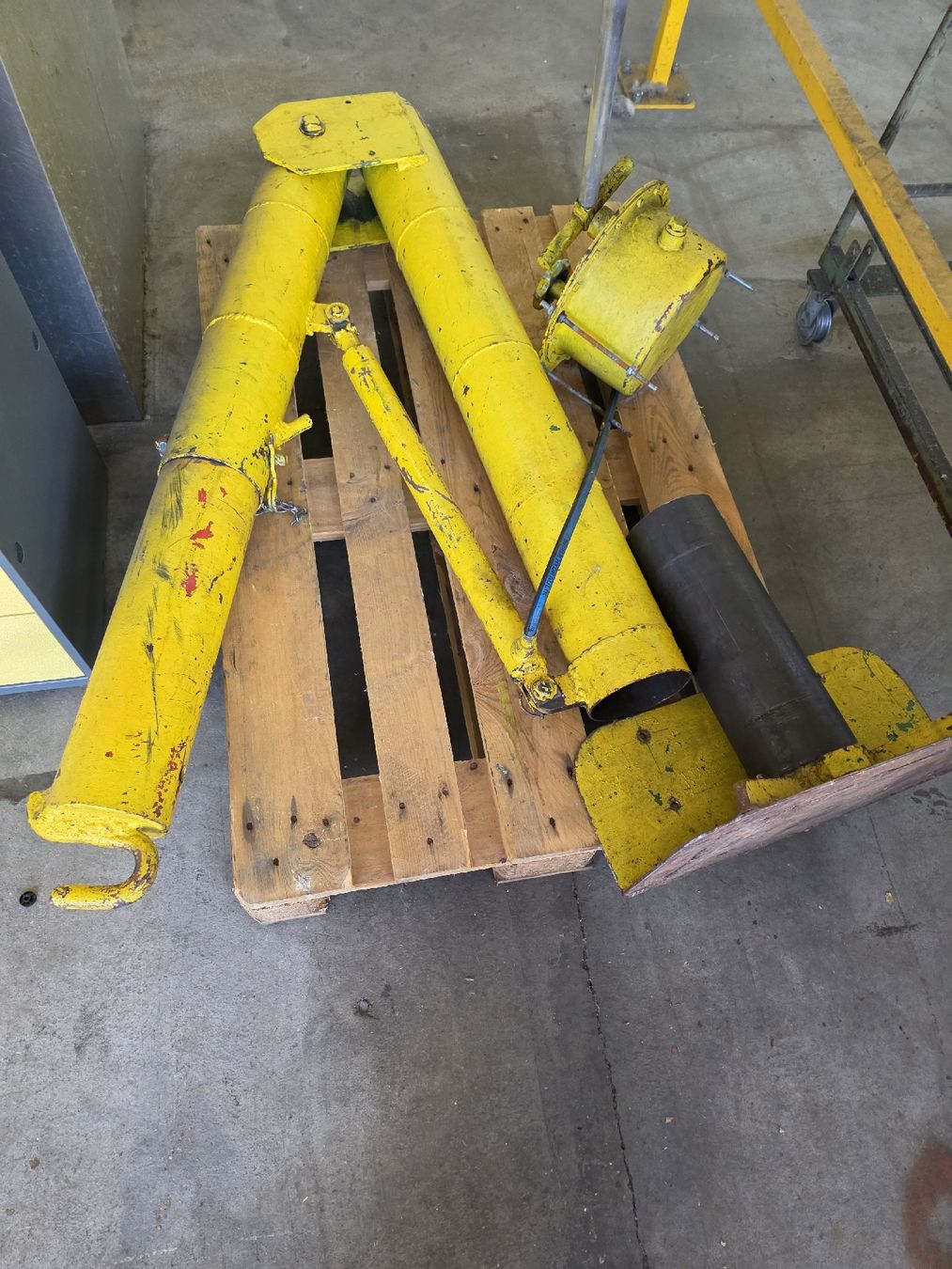 Aebi Gru: Hydraulischer Ladekran / Pickup-Kran (Eckert / E. Aebi AG) – Usato da Fehraltorf venduto da rae_cr2c