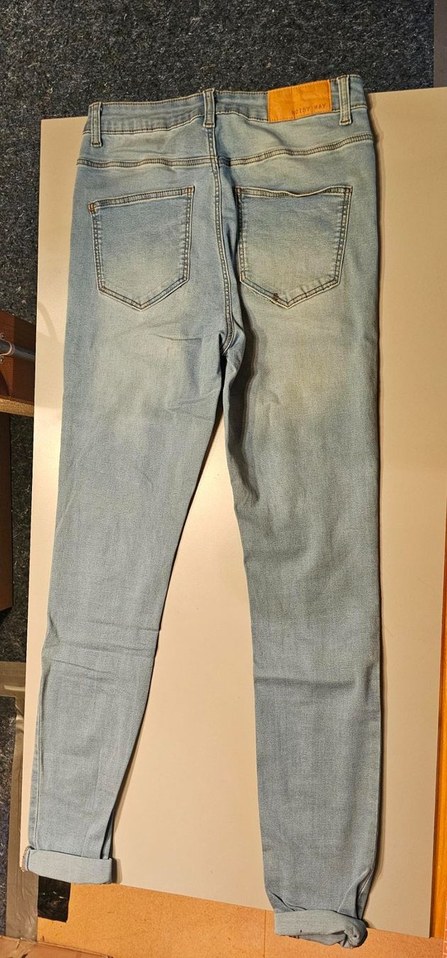 Jeans: Jeans NOISY MAY Hellblau – Gebraucht aus Azmoos von Jadejo 2