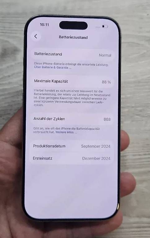Telefoni cellulari / Smartphones: Iphone 16 Pro  128Gb Natural Titan – Usato da Basel venduto da Larabasel90 2