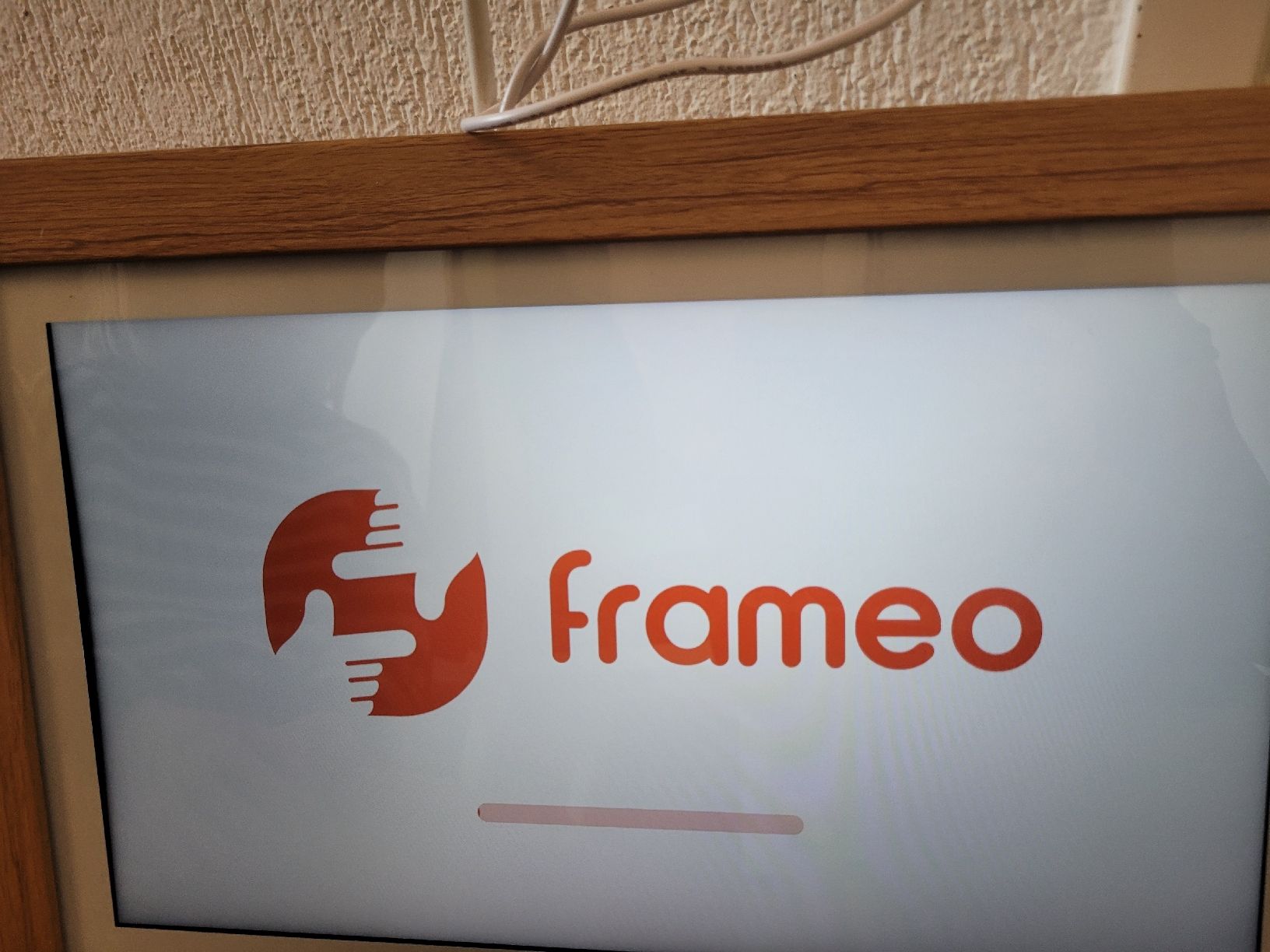 Cornici: Denver Frameo Digitaler Bilderrahmen 15.6" – Usato da Uster venduto da Yayavanna 1