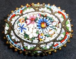 Charmante ovale Brosche, Mikromosaik, antik aus den 1900er J