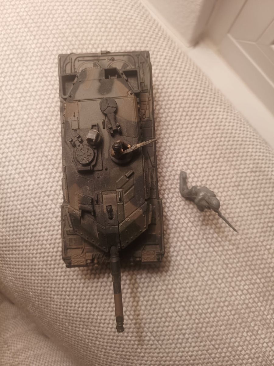 Spielzeuge: Modell Leopard Panzer mit Figur, unbespielt, Top Zustand – Gebraucht aus Niedergösgen von 7591 2