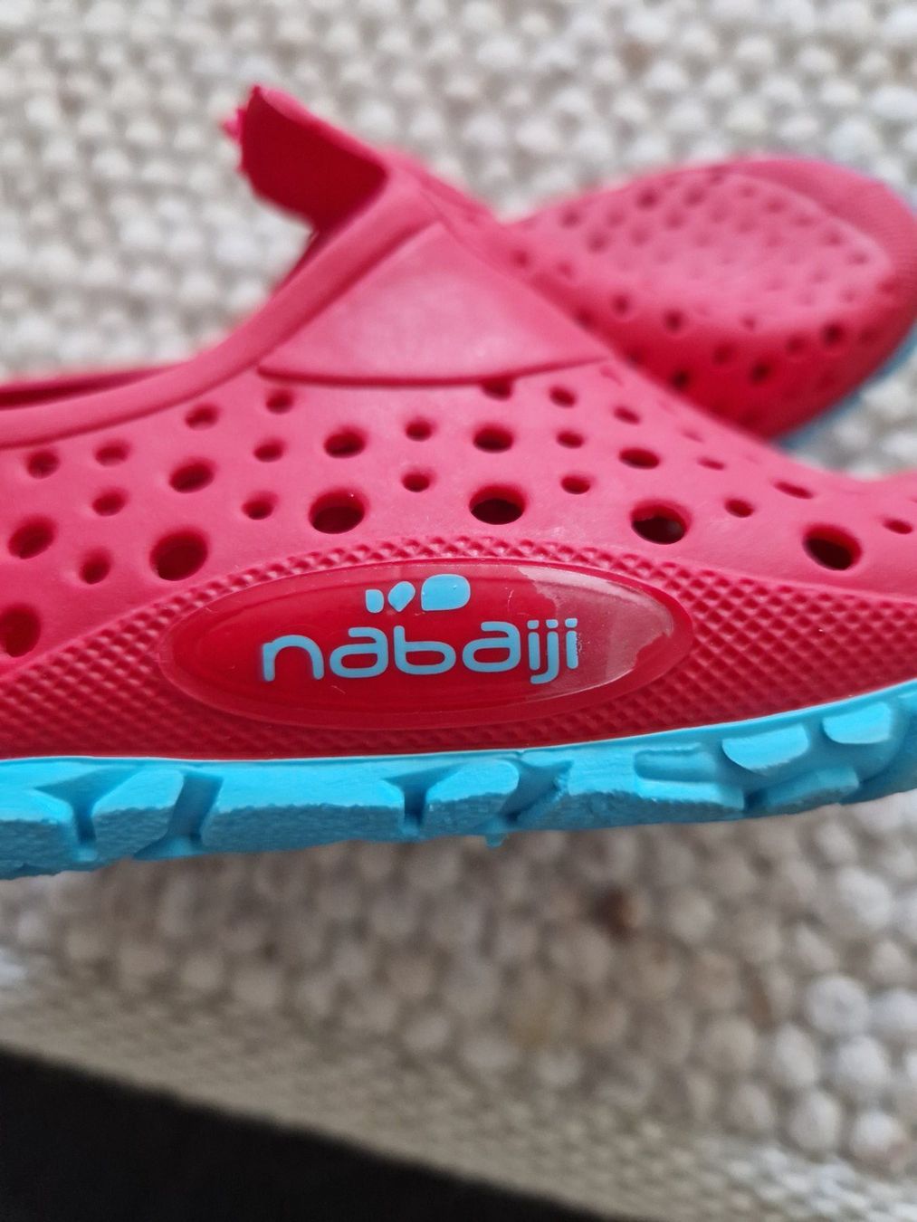 Decathlon Scarpe per ragazzi: Wasserschuhe Rot Grosse 27 28 – Usato da Zug venduto da Bibibo 2