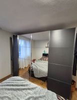Moderner Schiebetürenschrank mit Spiegelfront (viel Stauraum