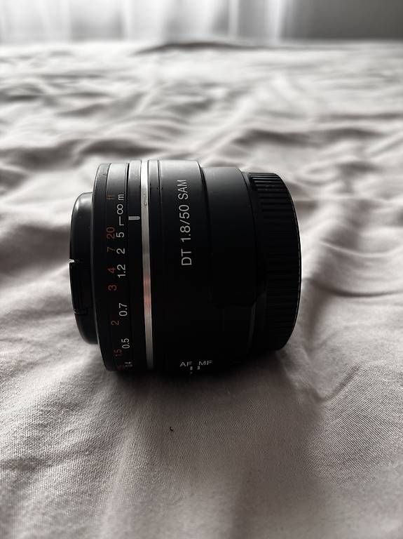 Sony Obiettivi: Sony DT 50mm F1.8 Objektiv A-Mount – Usato da Flawil venduto da rma_8rc2